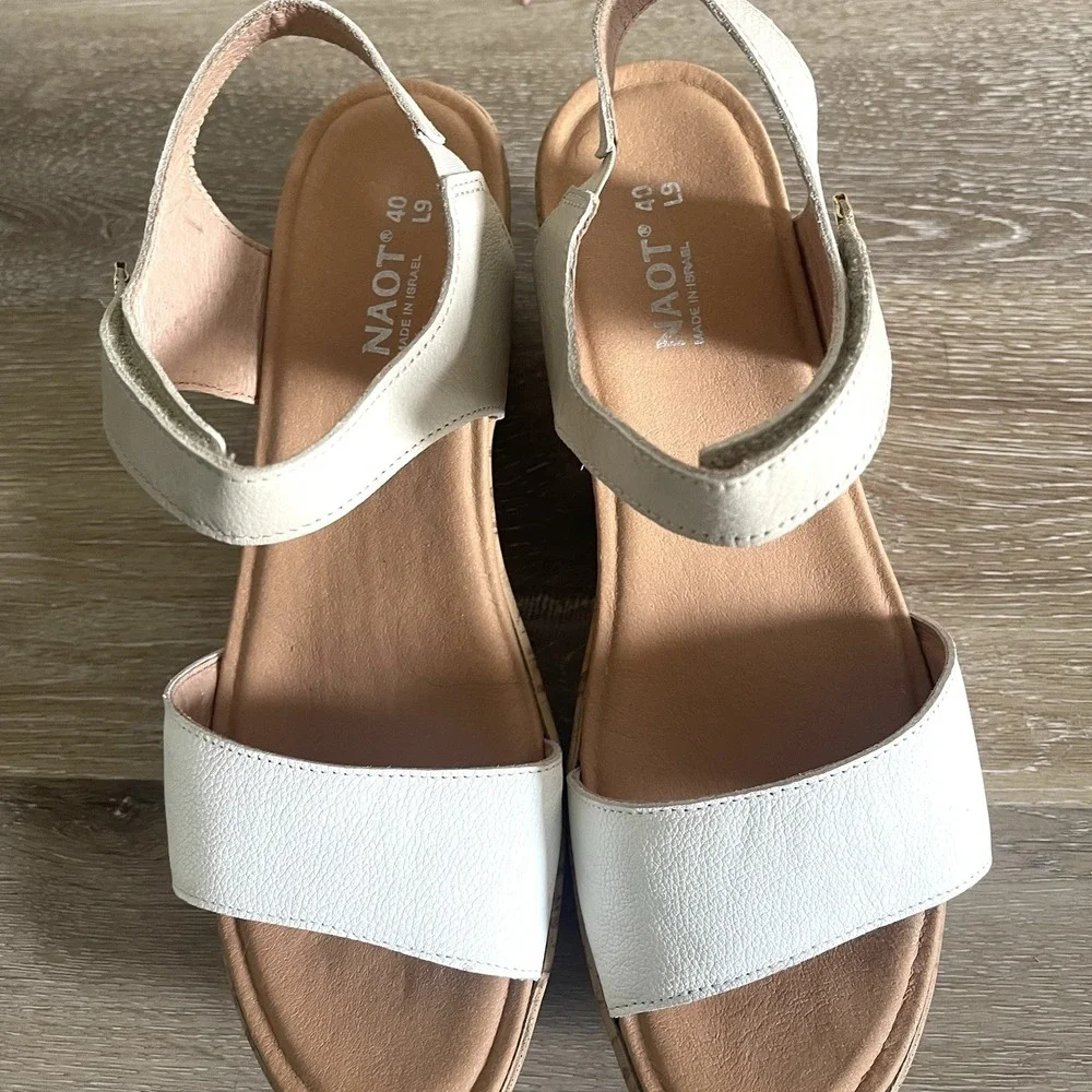 Naot Women's Summer Sandals Size 40 US 9 White Ivory Leather Wedges Ankle Strap